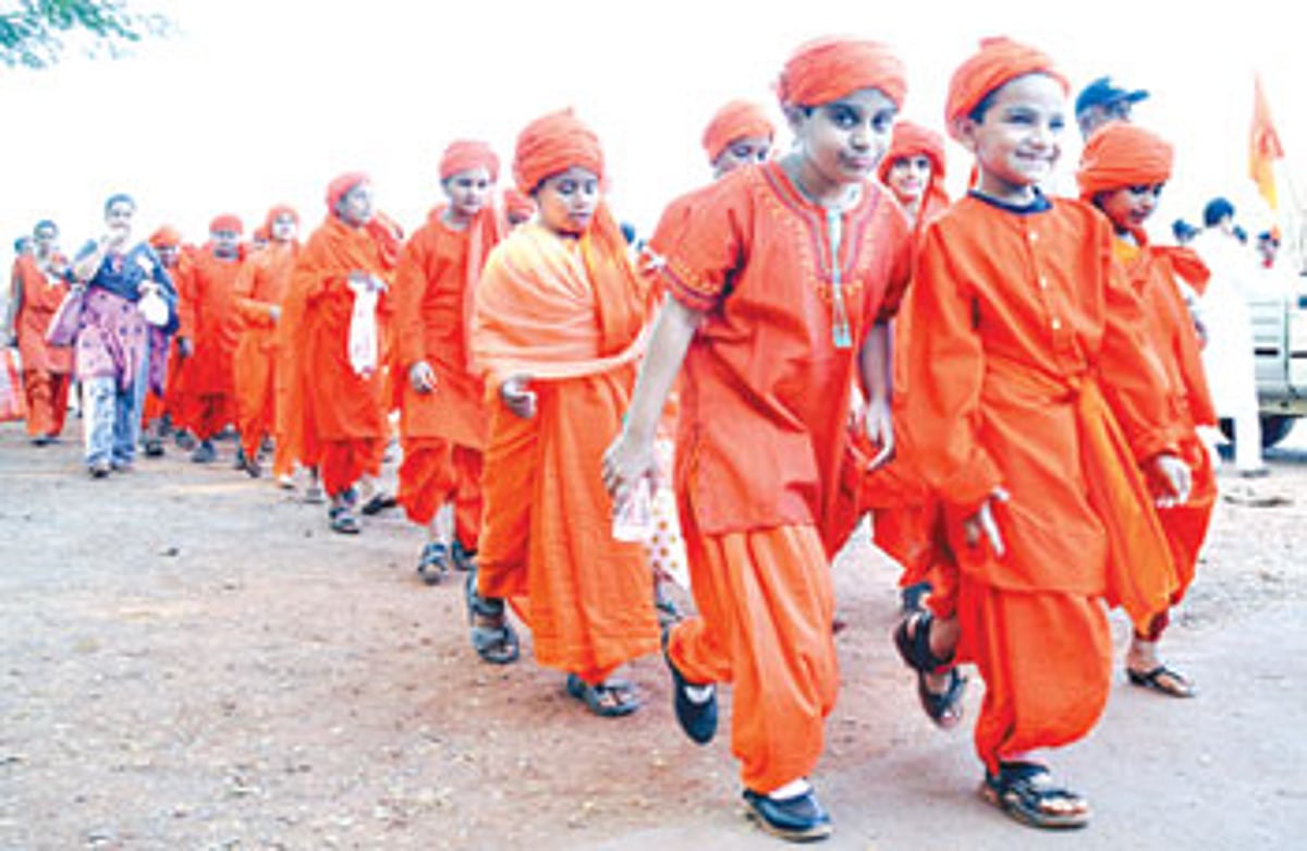 School students dressed as Swami Vivekananda