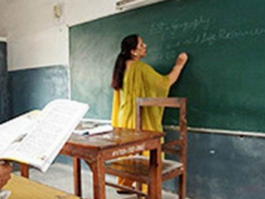 Schools told to keep retiring teachers till end of academic year