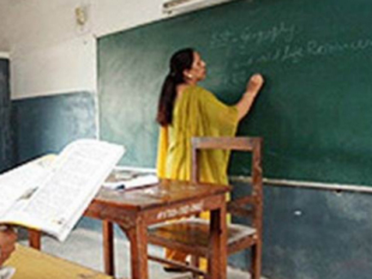Schools told to keep retiring teachers till end of academic year