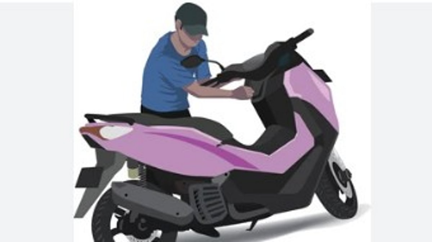 Scooter Stolen Outside Saligao Church on Good Friday, CCTV Captures Suspect 1 Scooter Stolen Outside Saligao Church on Good Friday, CCTV Captures Suspect