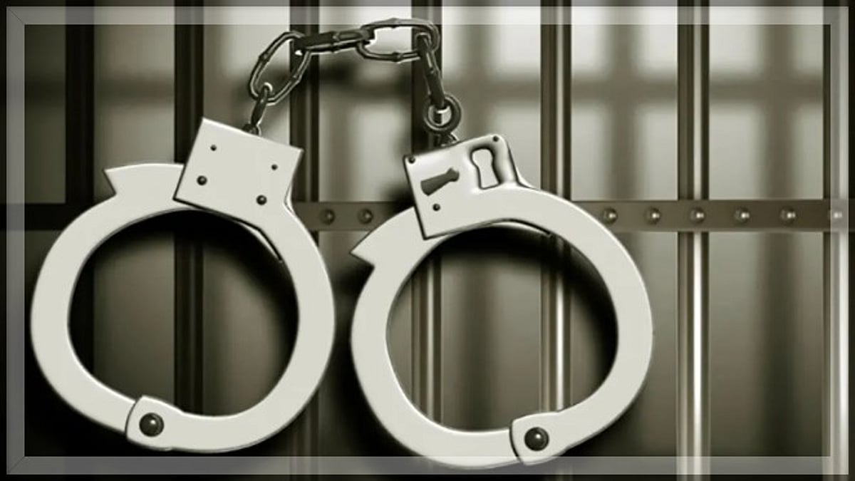 Scrap Dealer and Associates Arrested for Stealing Iron Bars Worth Rs 1.8 Lakh