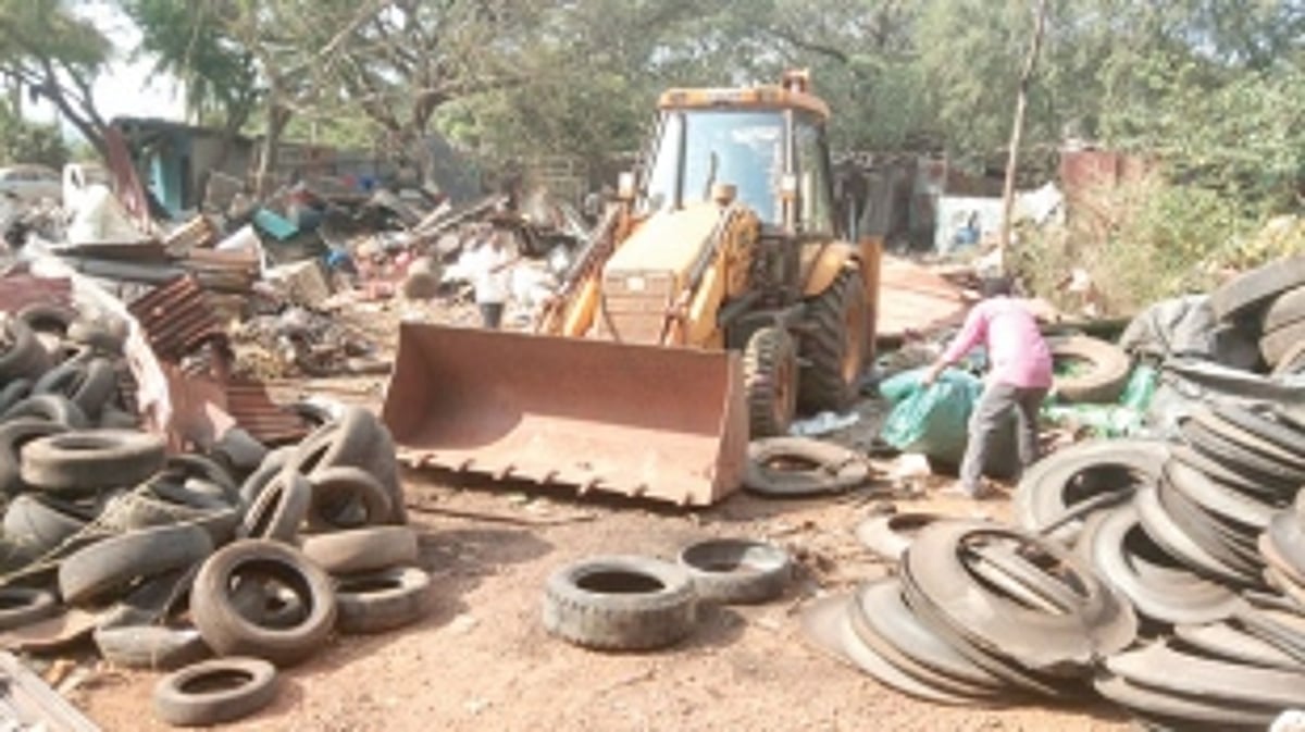 Scrapyards razed in Bhoma