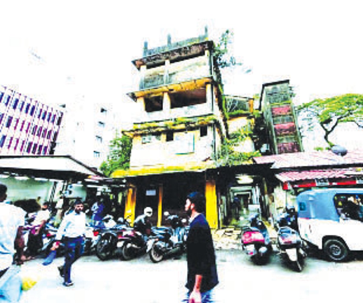 Sealing of shops in Panjim fish market hits livelihood of meat sellers