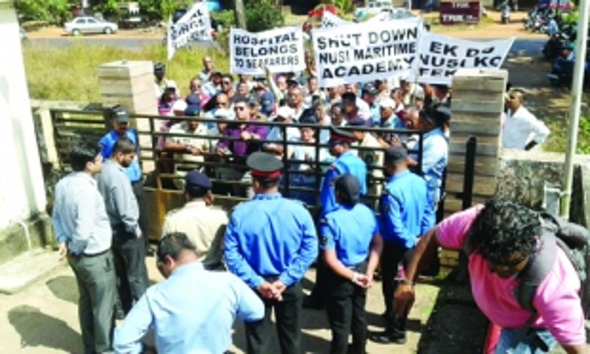 Seamen protest closure of NUSI hospital