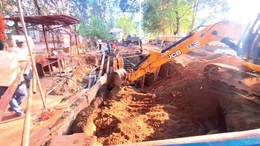 Second Collapse in Taad Maad Exposes Flaws in Smart City Sewerage Project Execution 1 Second Collapse in Taad Maad Exposes Flaws in Smart City Sewerage Project Execution