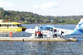 Second seaplane’s landing curiosity  at Panjim CoP leads to traffic jam
