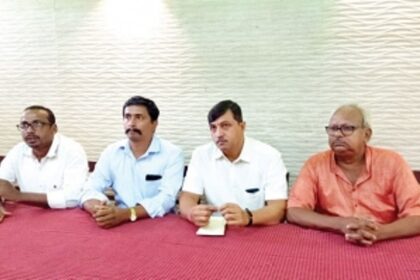 Section of milk supplying societies want  Goa Dairy administrator changed