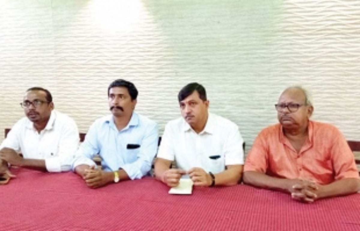 Section of milk supplying societies want  Goa Dairy administrator changed