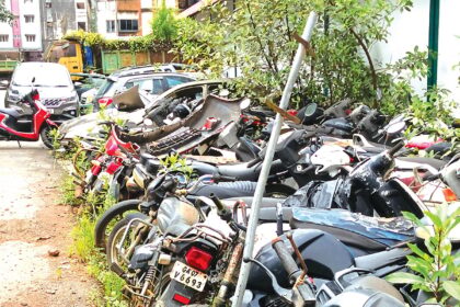 Seized vehicles, an eyesore near Panjim Police Station