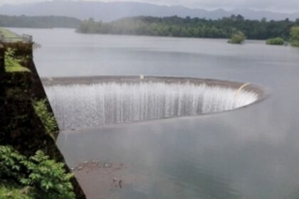 Selaulim Dam overflows enchanting visitors