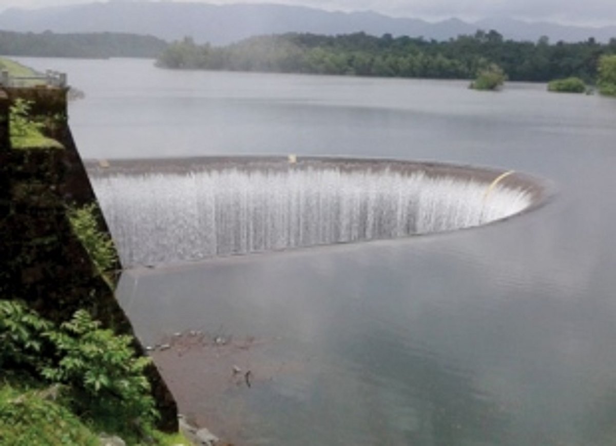 Selaulim Dam overflows enchanting visitors