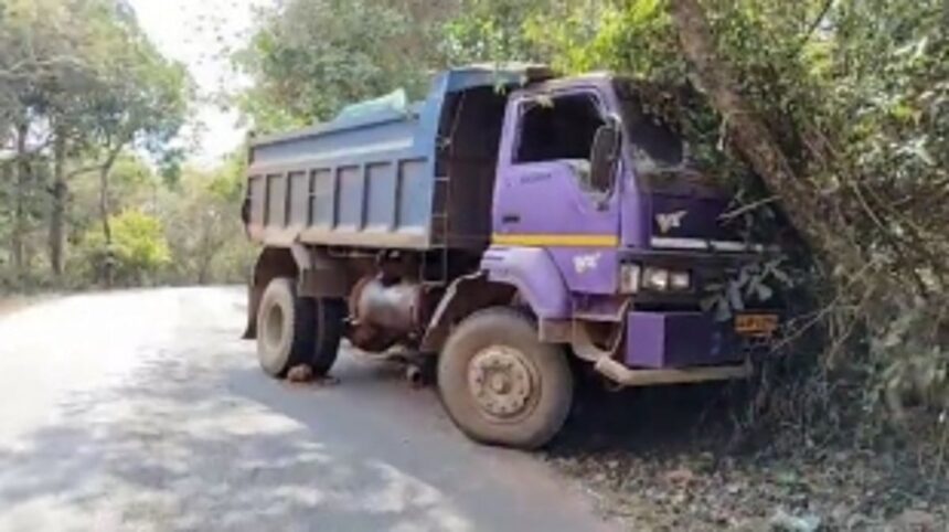 Self-Accident at Housing Board, Siolim; Loaded truck crashes into trees; No casualties reported 1 Self-Accident at Housing Board, Siolim; Loaded truck crashes into trees; No casualties reported