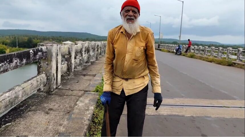 Senior Citizen cleans gutter on Kiranpani Aronda Bridge for water drainage 1 Senior Citizen cleans gutter on Kiranpani Aronda Bridge for water drainage