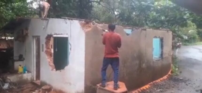 Senior Citizens couple left in the rain as four houses demolished at Altinho Panjim 1 Senior Citizens couple left in the rain as four houses demolished at Altinho Panjim