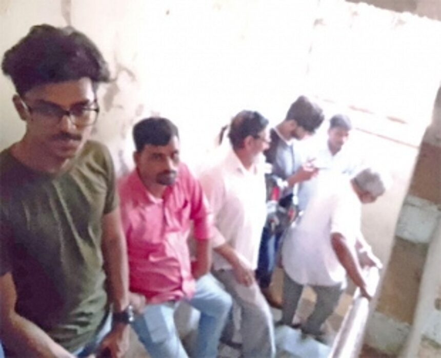 Senior citizens face the brunt of mad rush to get PAN-Aadhar linked, glitchy internet servers add to woes