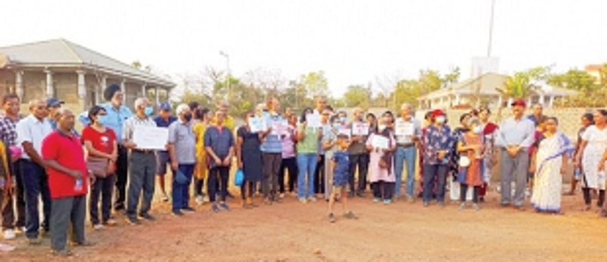 Senior citizens hold silent protest as green  Jogger’s Park turns grey at Chicalim