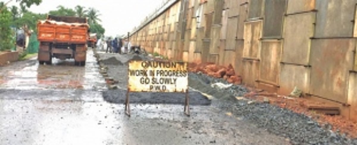 Service road near Bastora junction in bad shape