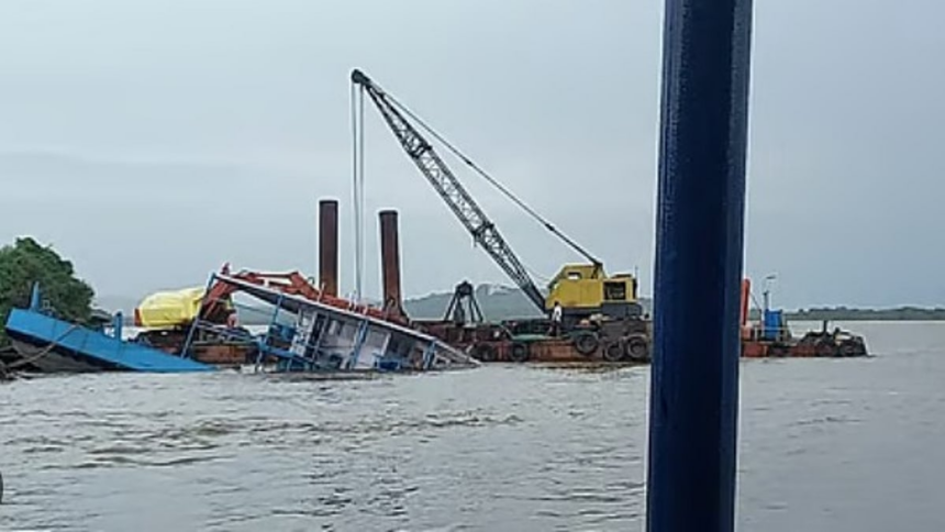 Seven Days On, Chorao Ferry Remains Submerged as Salvage Efforts Stall 1 Seven Days On, Chorao Ferry Remains Submerged as Salvage Efforts Stall