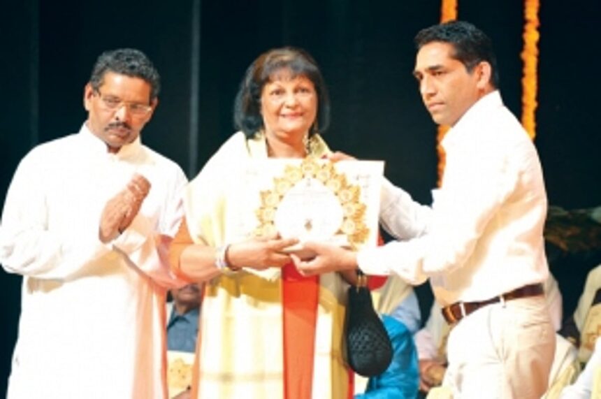 Seven tiatrists receive Kala Gaurav Award 1 Seven tiatrists receive Kala Gaurav Award