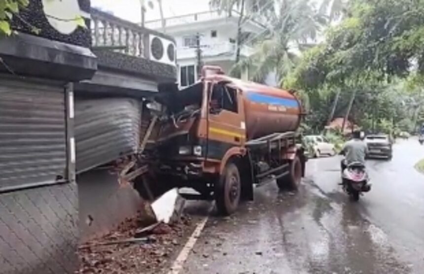 Sewage Tanker Collides with Shop in Calangute; Driver Injured 1 Sewage Tanker Collides with Shop in Calangute; Driver Injured