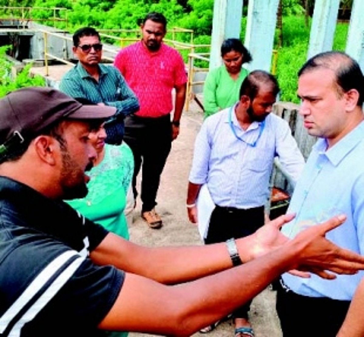 Sewage continues to sully Salpem Lake as various govt depts pass the buck