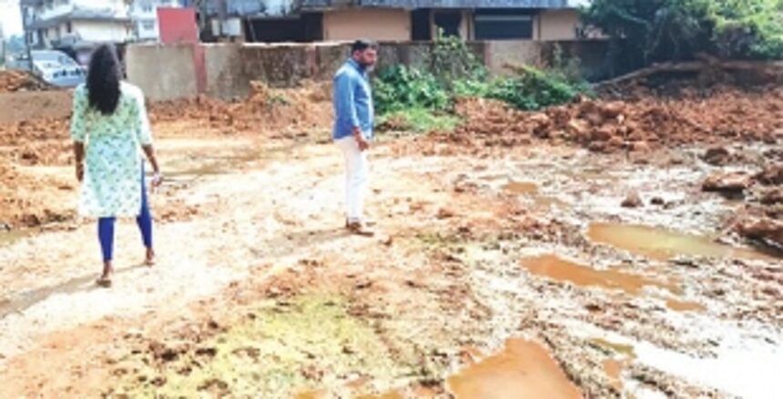 Sewage flows into irrigation canal, raises a stink around Quepem Bazaar area