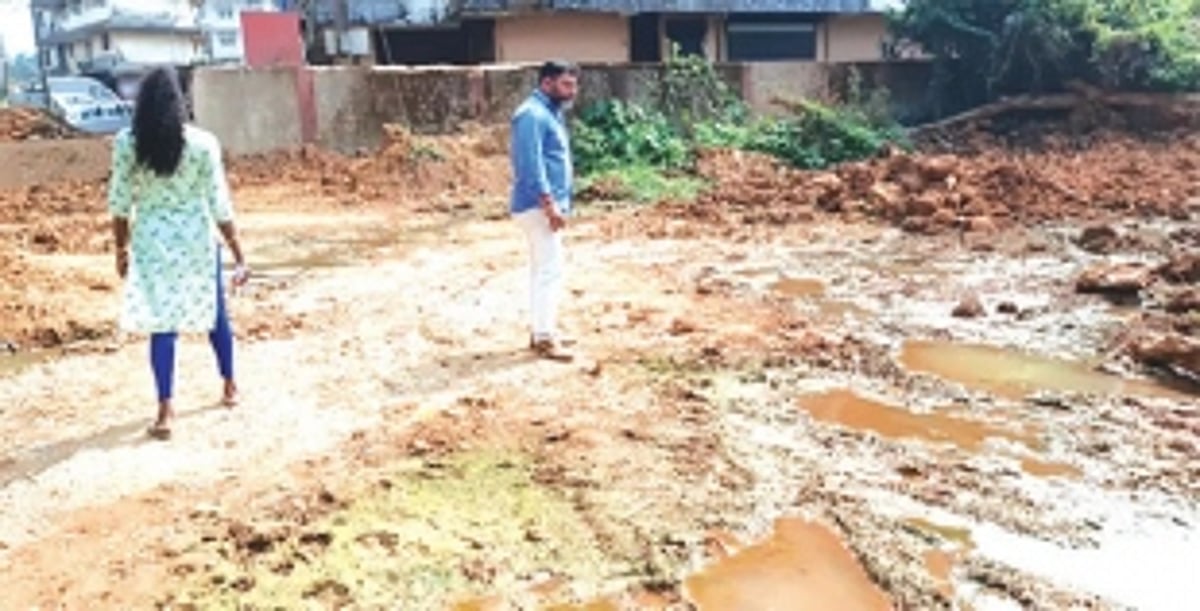 Sewage flows into irrigation canal, raises a stink around Quepem Bazaar area