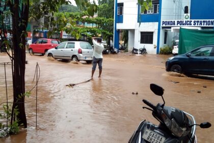 Sewage overflows onto main road in Ponda, locals raise health concerns