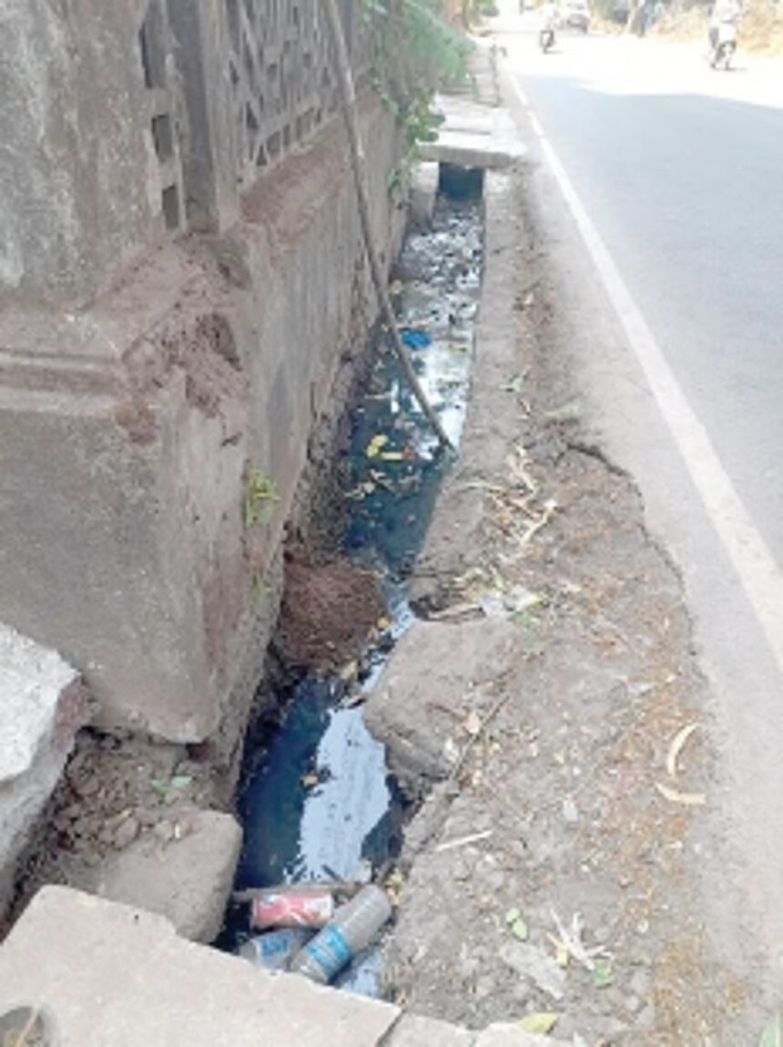 Sewage water released in open drains at Duler 1 Sewage water released in open drains at Duler