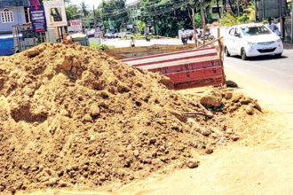 Sewerage pit on Colva-Margao road: An accident waiting to happen