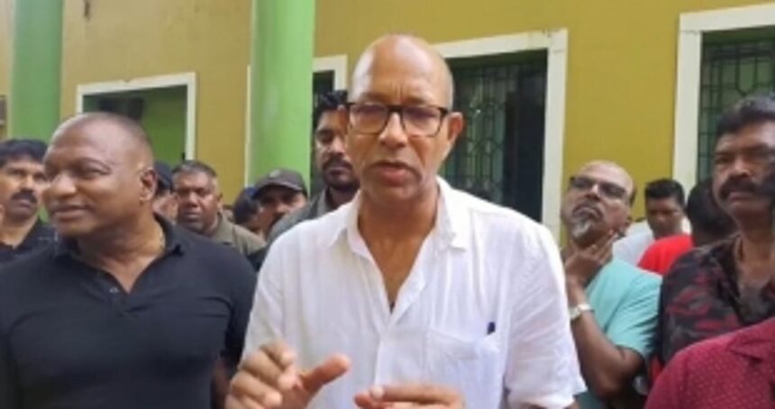 Shack operators knock at CM’s door,  appeal to rectify new policy