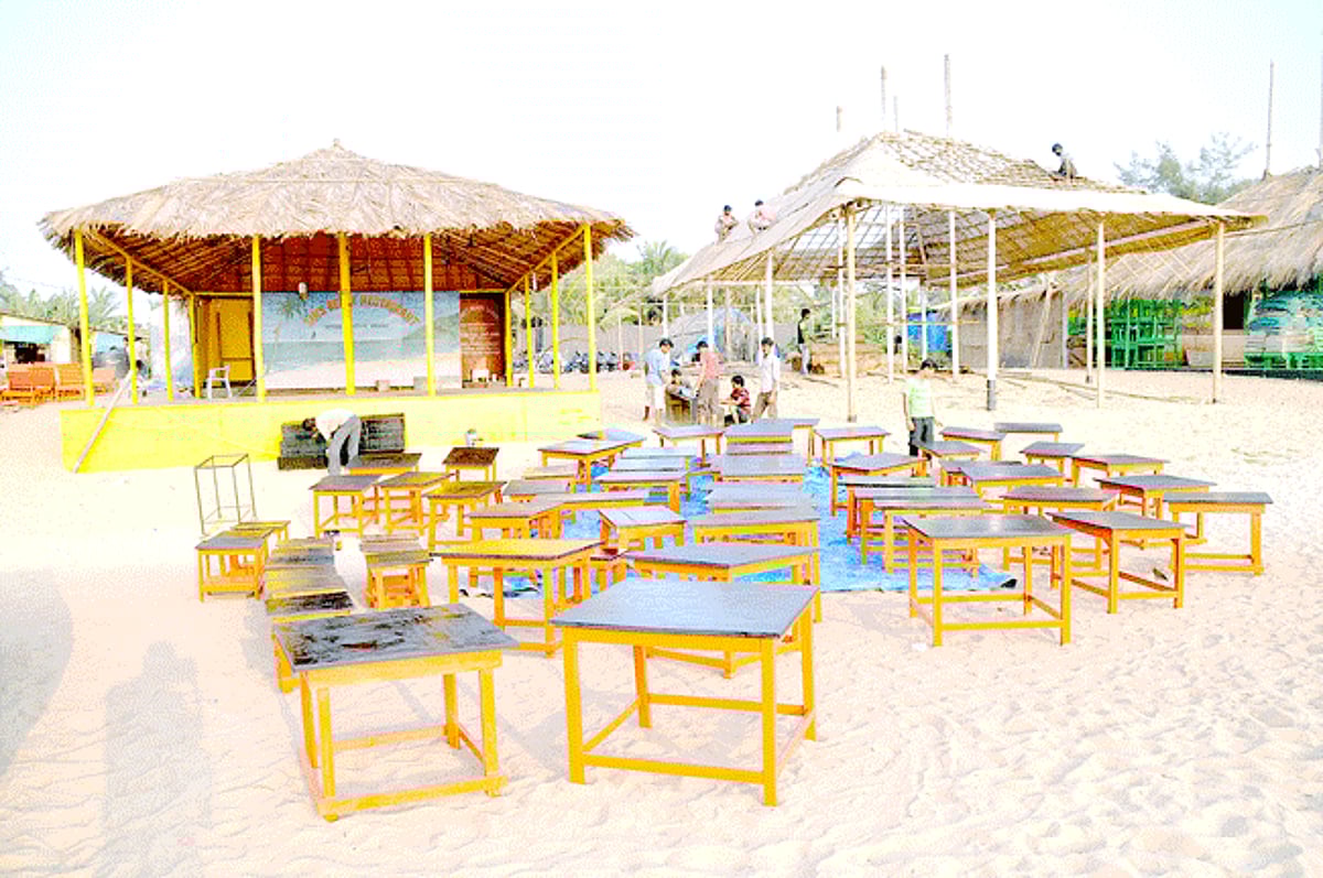 Shacks are being erected along the Calangute-Baga beach stretch. The Tourism Department has warned that any shack that is not built within the allotted space and prescribed size would not be issued lincence.