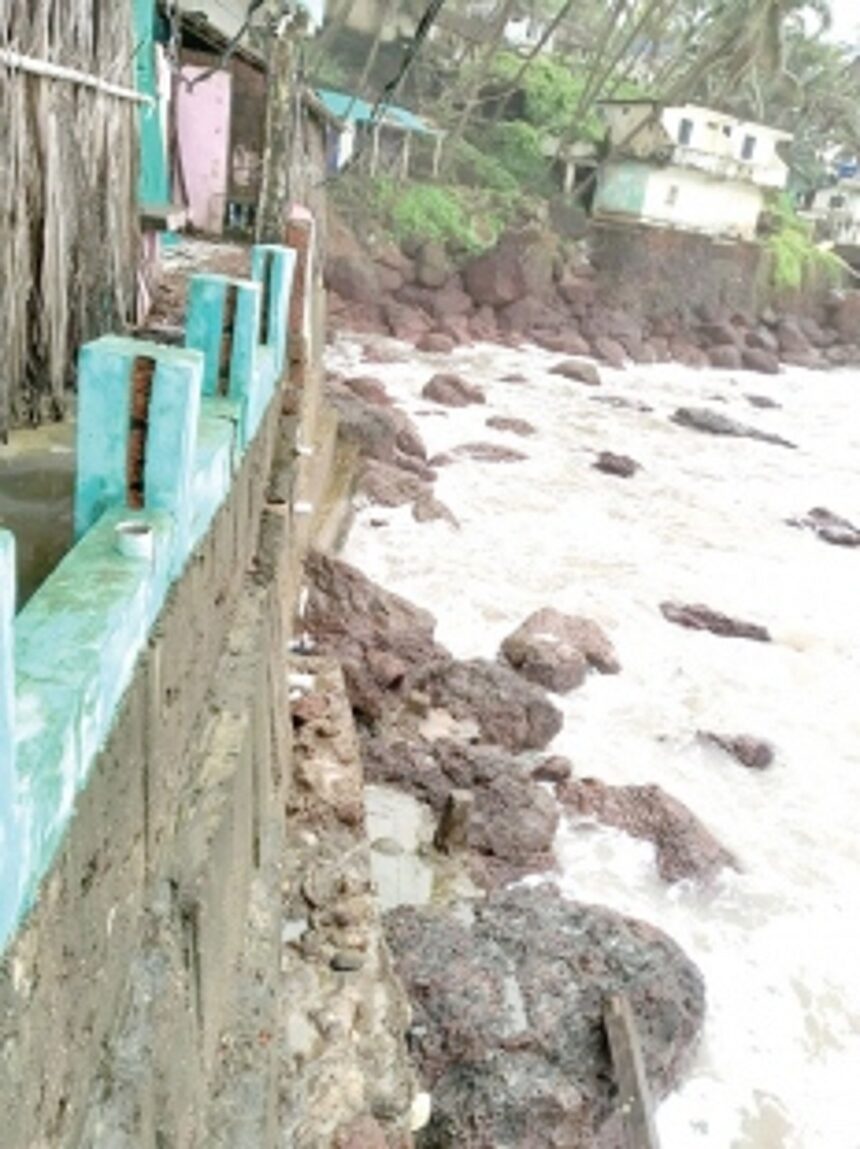 Shacks, restaurants and guesthouses at  Arambol releasing wastewater into sea