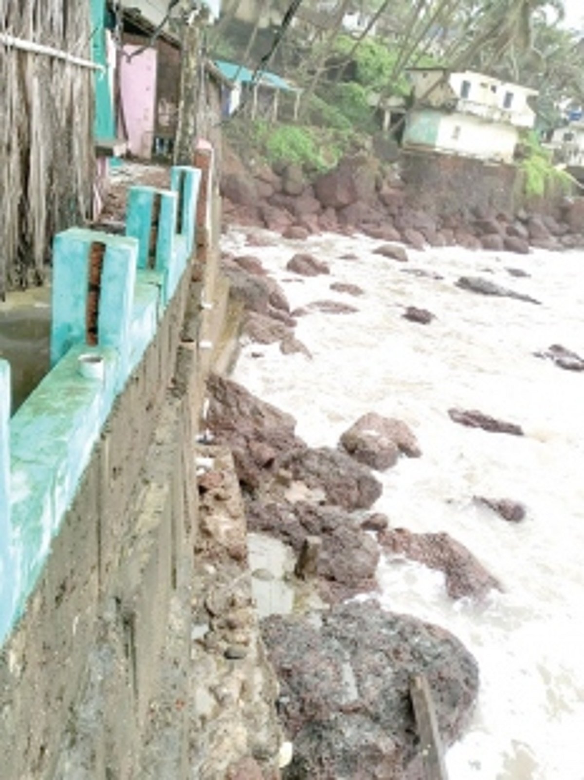 Shacks, restaurants and guesthouses at  Arambol releasing wastewater into sea