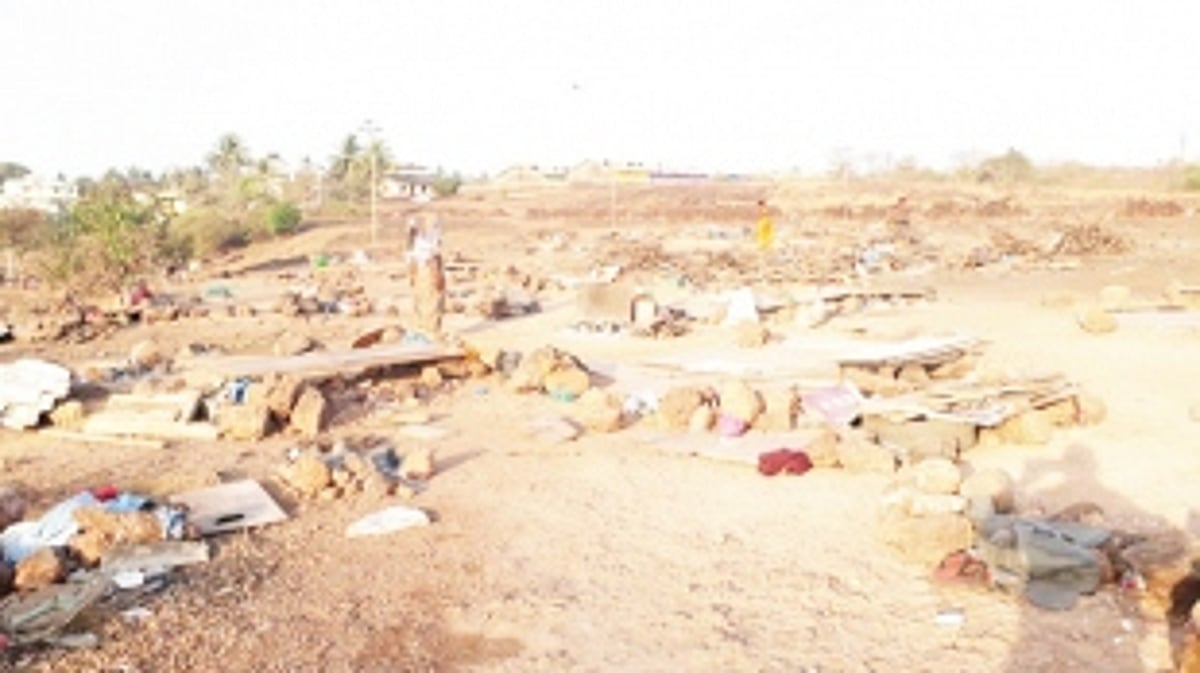Shanties are back, the hide-and-seek game continues at Dabolim