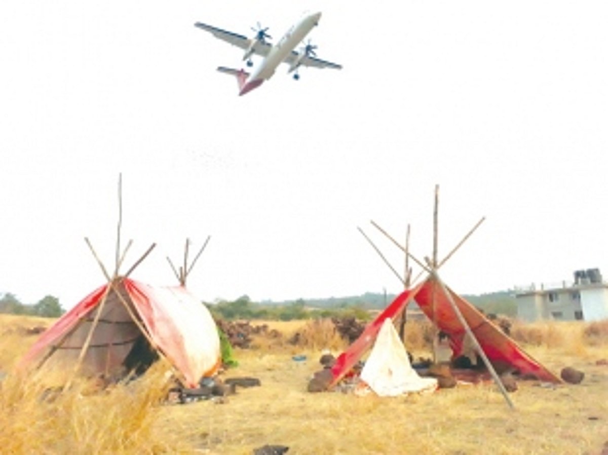 Shanties, garbage  pose high risk to  planes landing  at Dabolim