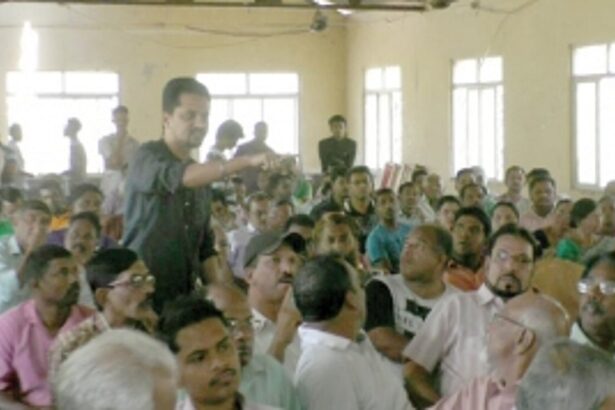 Shapur residents demand registration  of their houses by Bandora panchayat