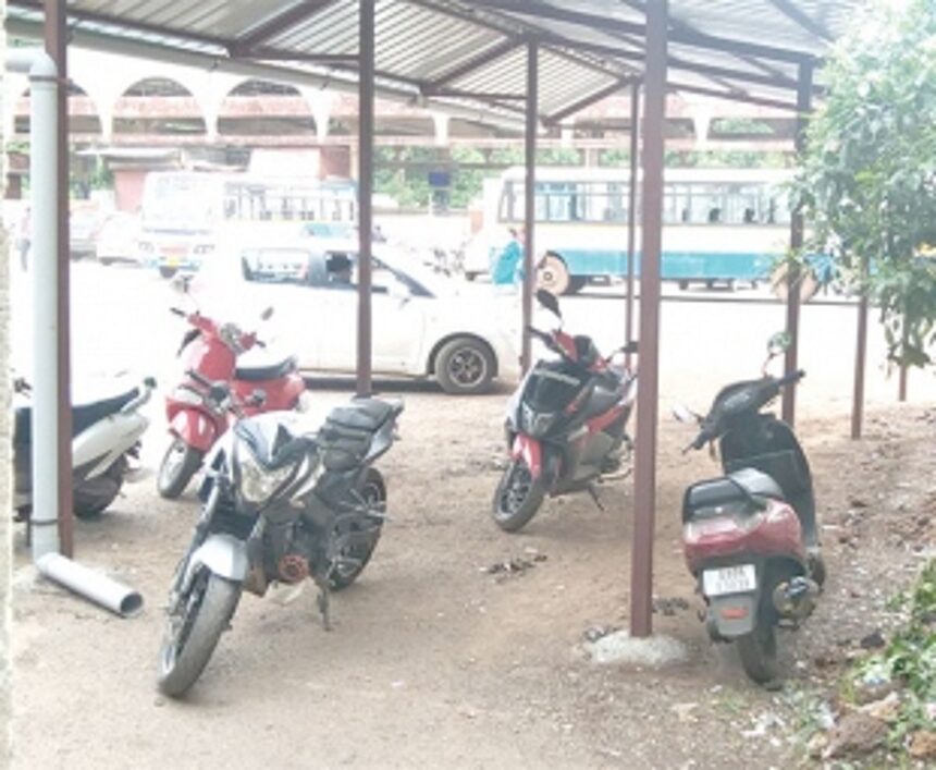 Shed meant for passengers being used for parking 1 Shed meant for passengers being used for parking