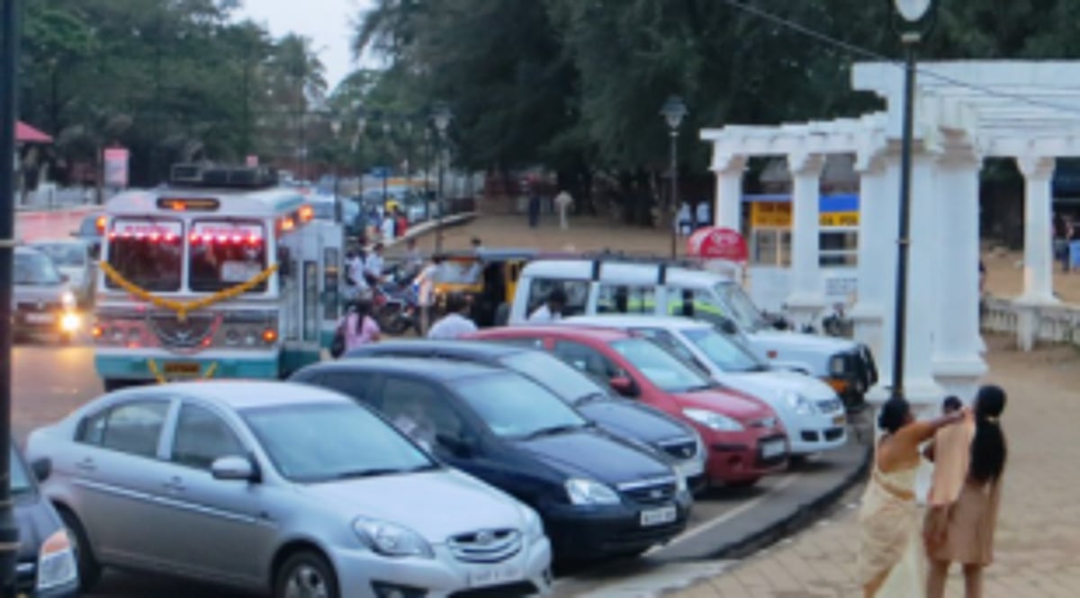 Shift Miramar bus stop  for traffic convenience
