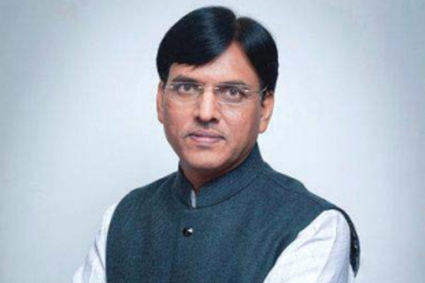 Shipping industry must not suffer  due to non-vaccination: Union Min