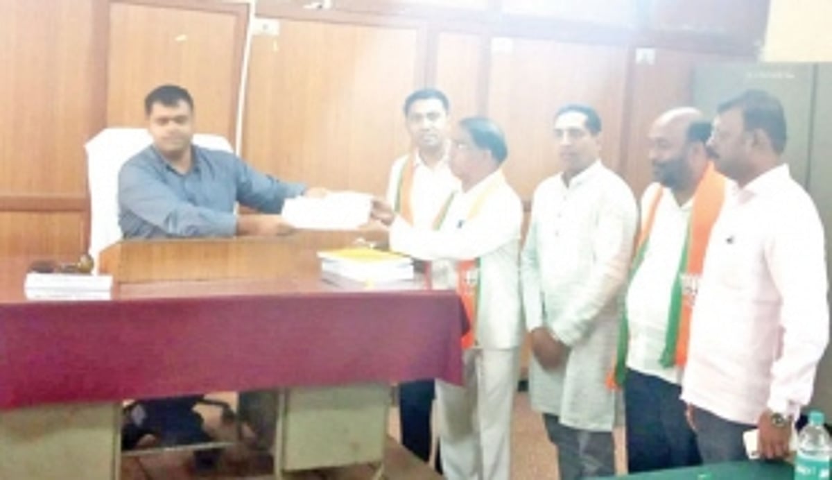 Shirodkar files nomination paper