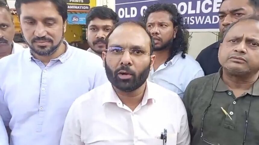 Shooting The Messenger: We Are Not Afraid, Says Kawthankar 1 Shooting The Messenger: We Are Not Afraid, Says Kawthankar
