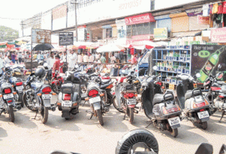 Shortage of parking space causing traffic congestion in Ponda