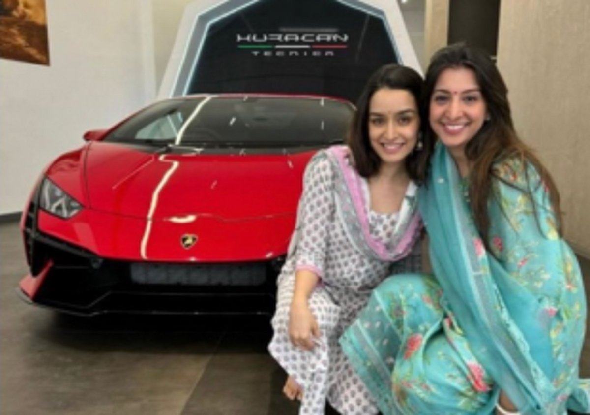 Shraddha Kapoor Adds a Lamborghini Huracan Tecnica to Her Collection; Pictures Go Viral on Social Media
