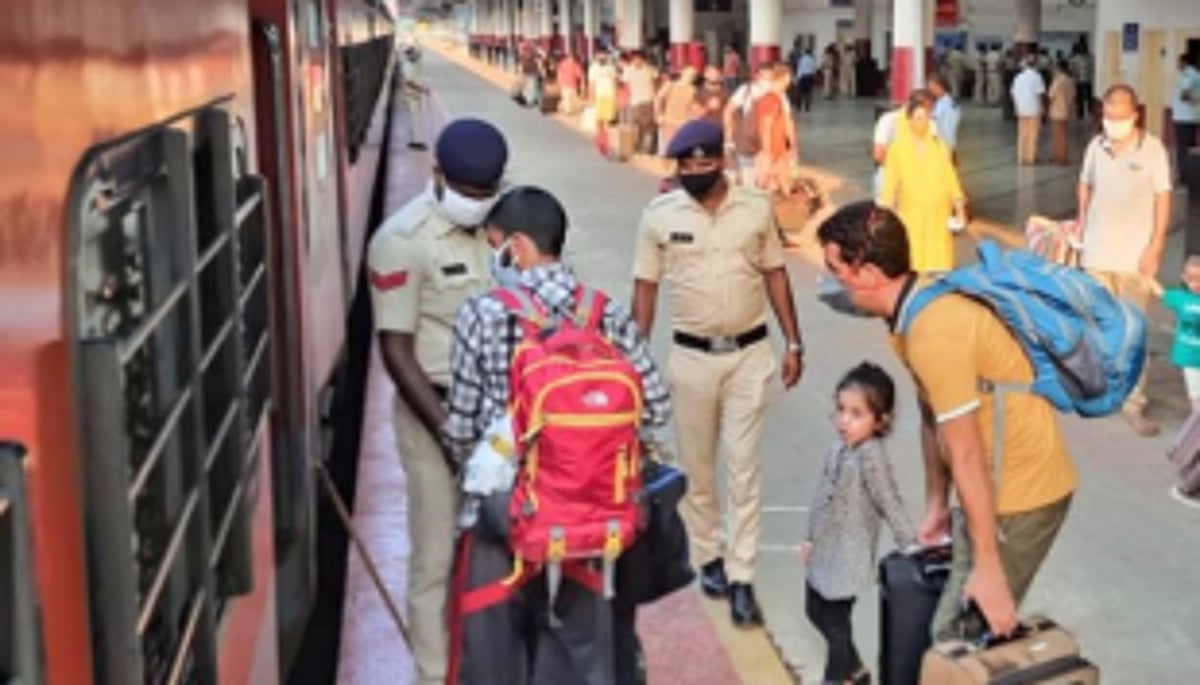 Shramik Express  leaves for Uttarakhand  with 1,290 passengers