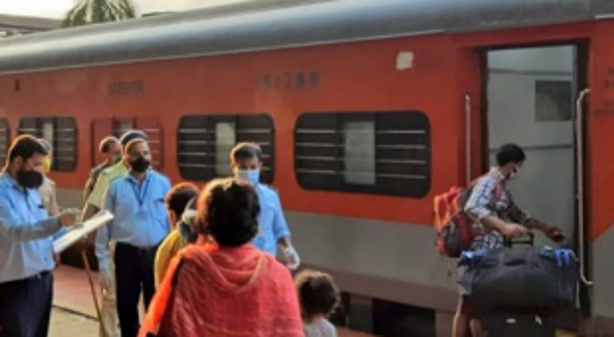 Shramik special train with 1600 passengers leaves for UP