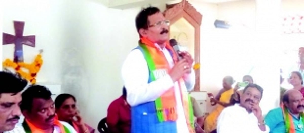 Shripad assures to amend CRZ rules to  regularise illegal structures if re-elected