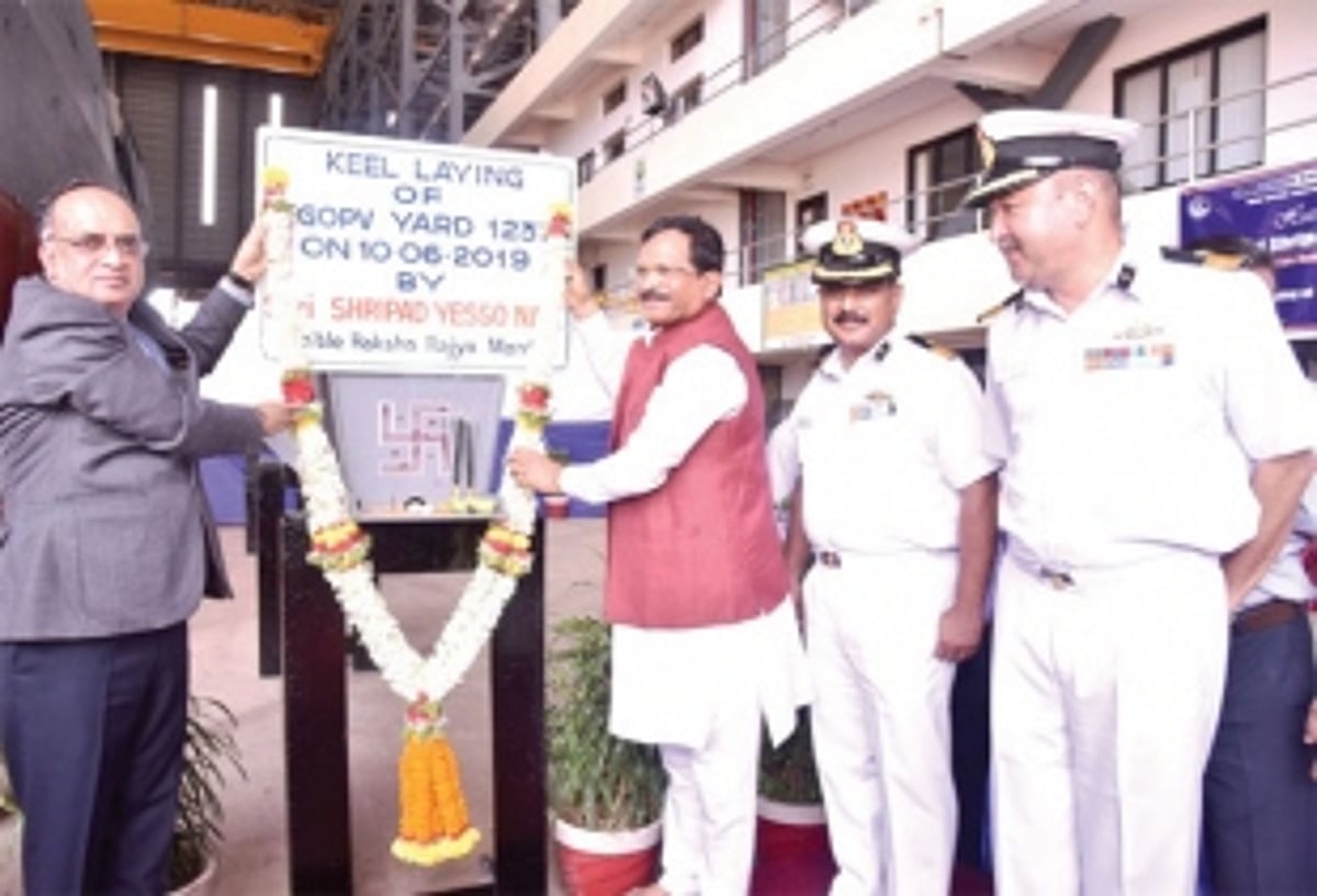Shripad extends support  to Goa Shipyard