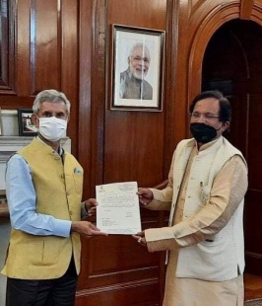 Shripad meets Union Minister   over Goan seafarers issue