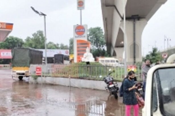 Signboard hiding visibility of  Bhagwan Mahaveer statue removed